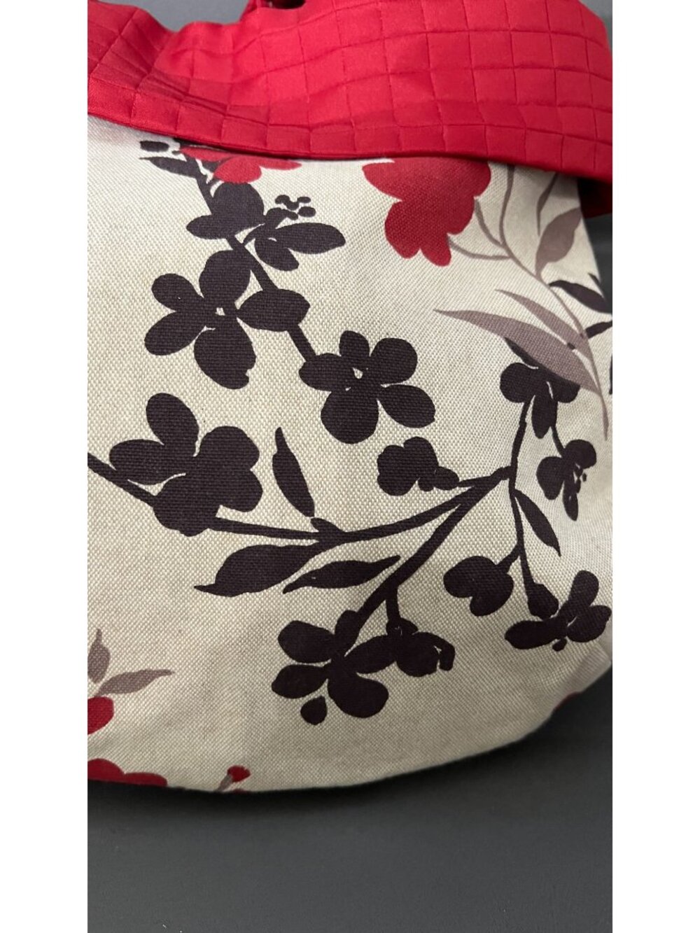 Floral Canvas Tote Bag With Quilted Red Accent & Magnetic Closure Spacious Inter - Picture 2 of 7